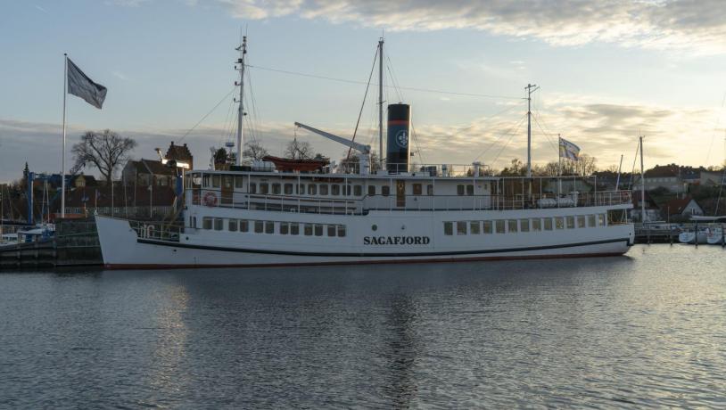 Sagafjord i aftenlyset