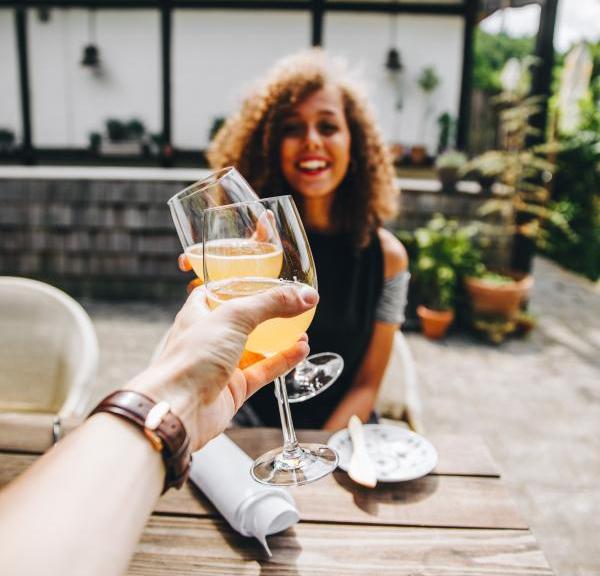 Par på Restaurant Herthadalen i skoven