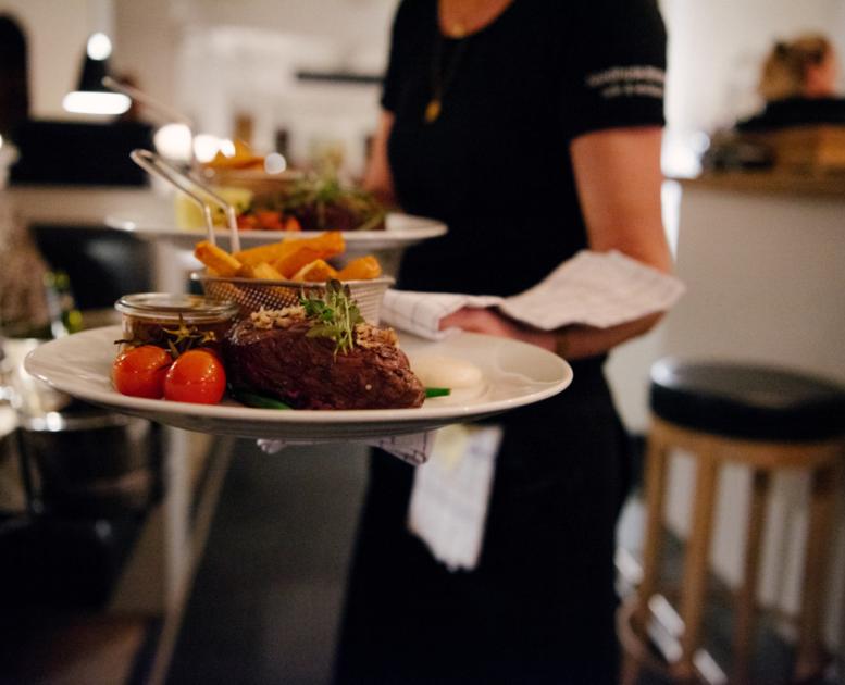 Raadhuskælderen servering mad